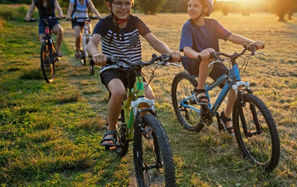 Montar bicicleta en familiar es bienestar mental