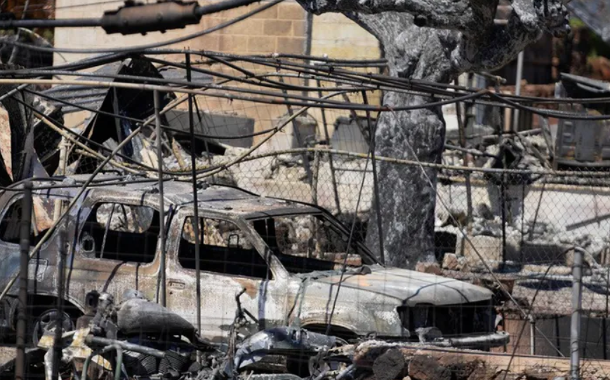 Reportan al menos mil 100 desaparecidos por incendios en Maui