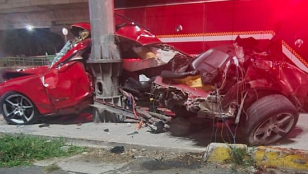 Hombre pierde la pierna tras chocar un Camaro en CDMX