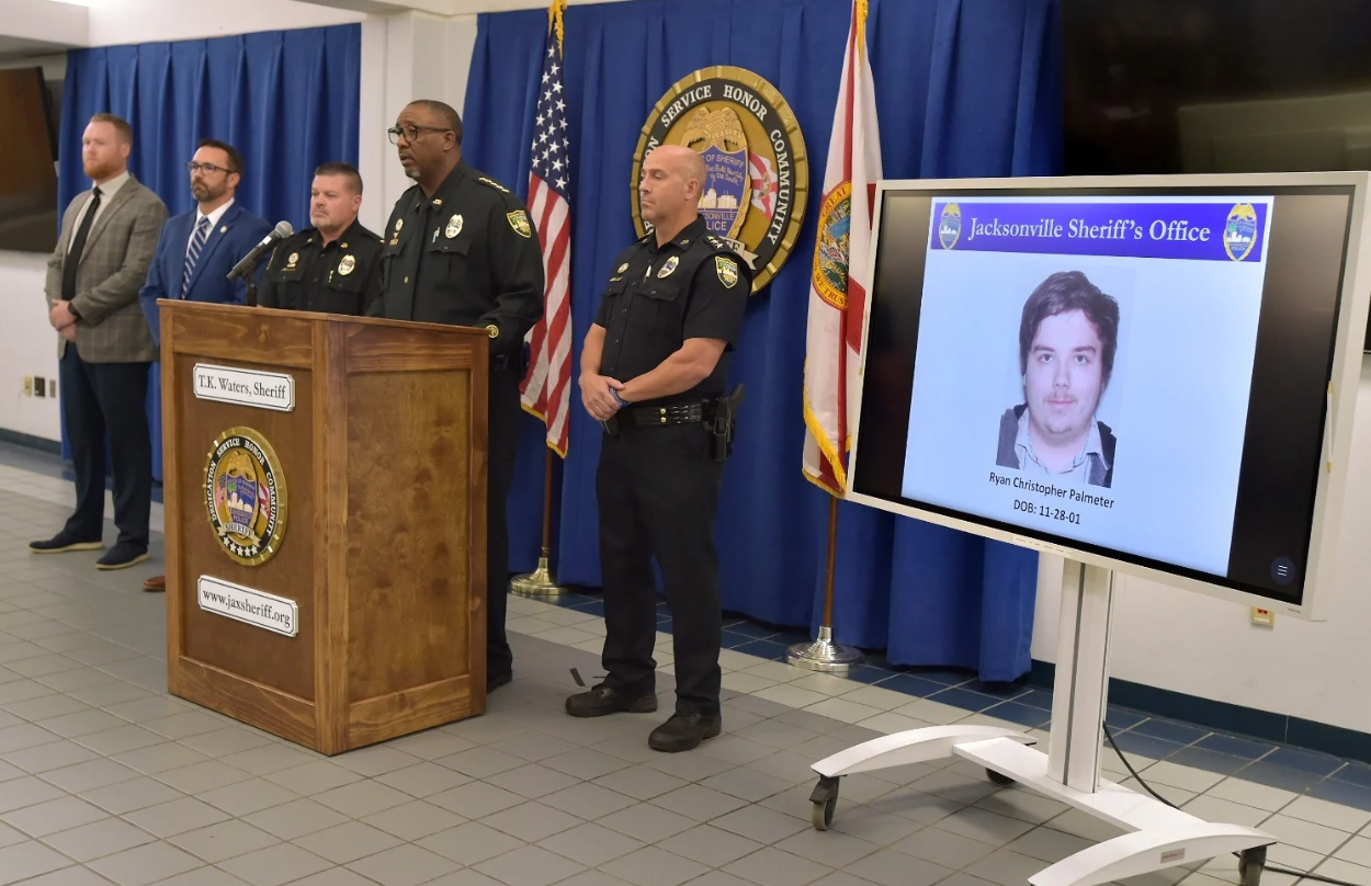 Ataque racista en Florida dejó tres muertos