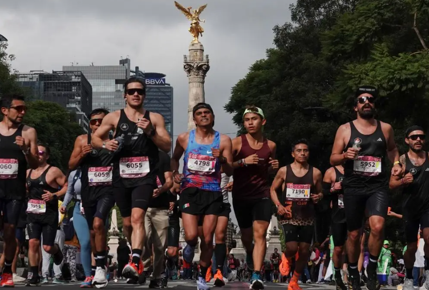 Héctor Garibay gana Maratón de la CDMX