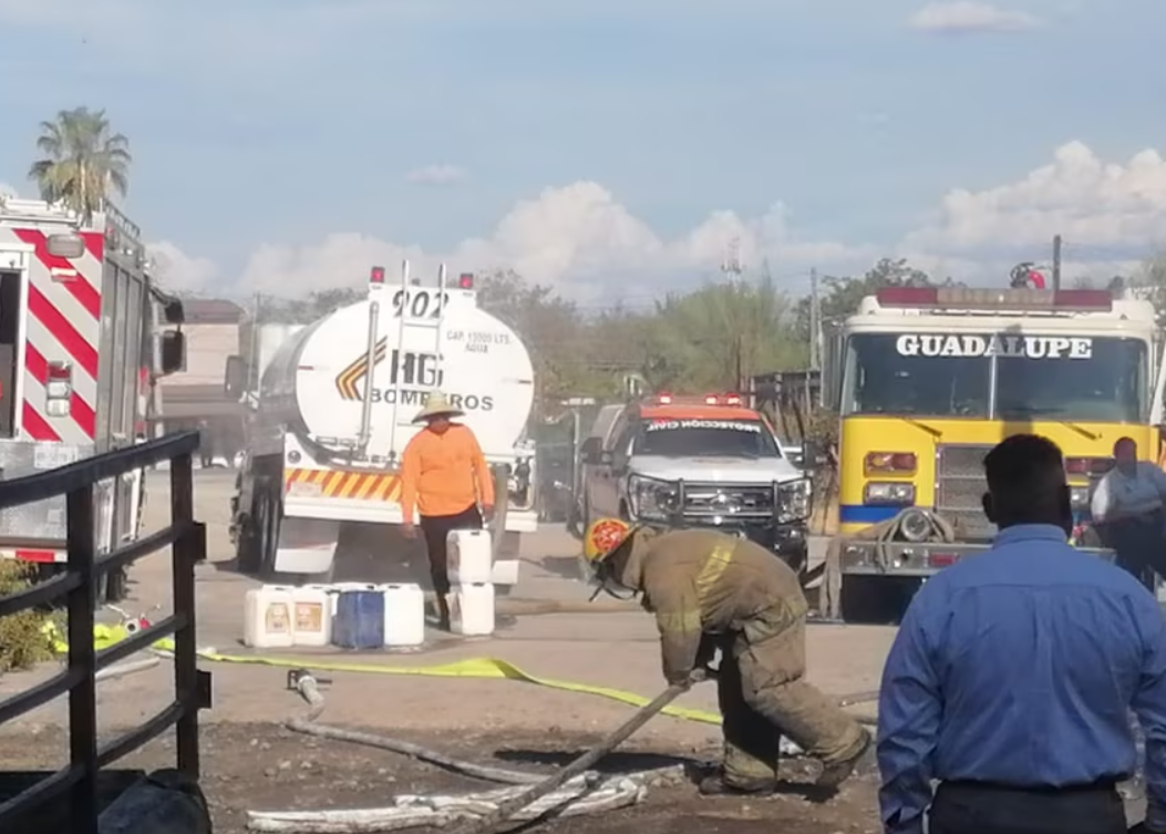 Explotan contenedores de diésel y gasolina en Cadereyta, Nuevo León