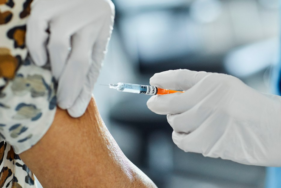 Cofepris autoriza nueva vacuna para adultos mayores
