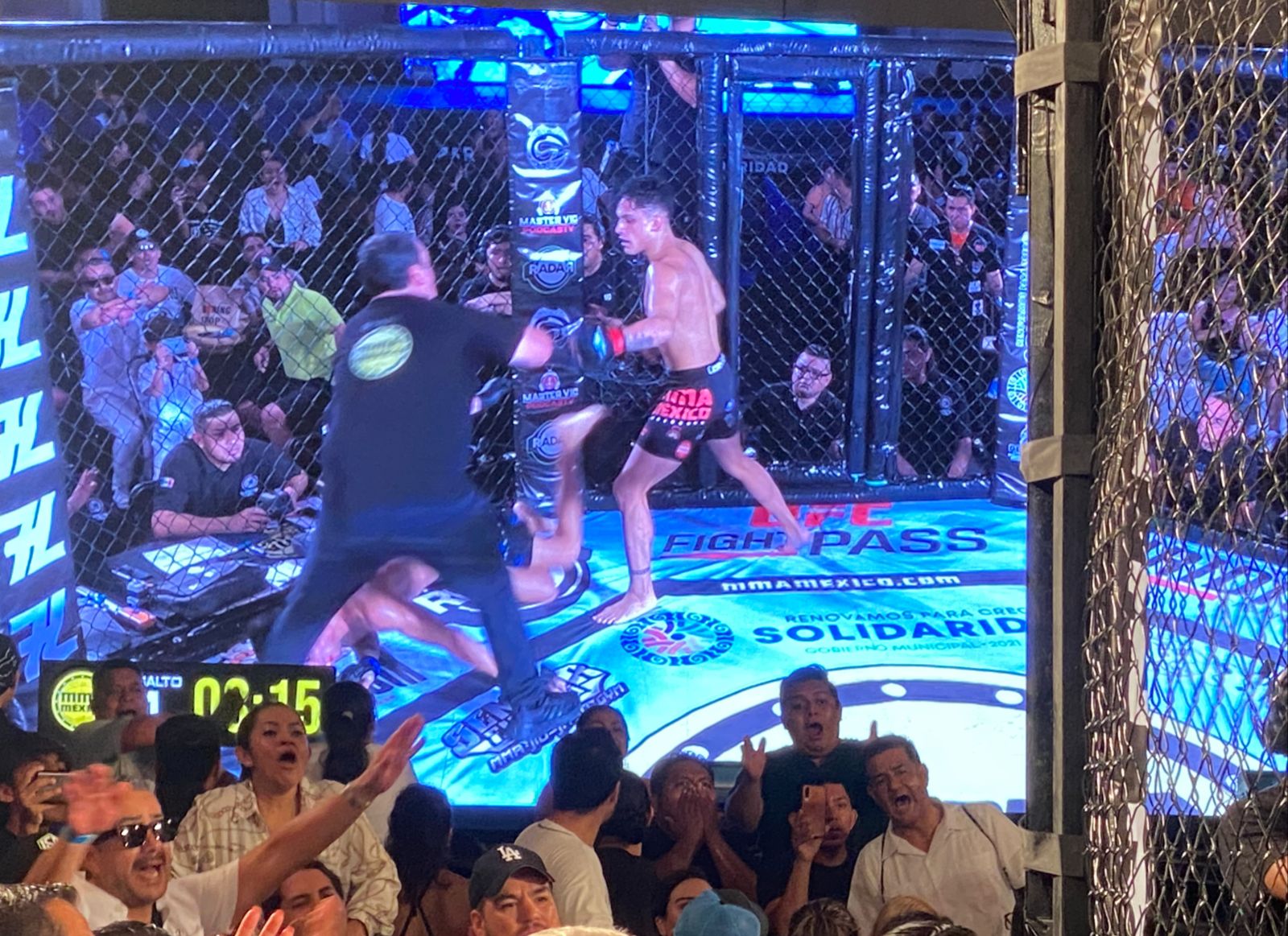 Espectacular función de MMA Mexico en Playa del Carmen