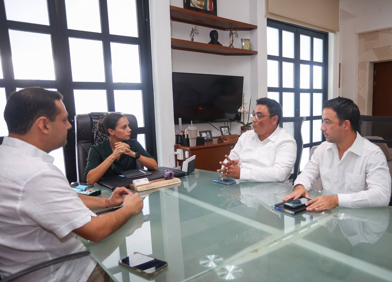 Ana Paty Peralta dialoga con CFE para gestionar mejores servicios para familias cancunenses
