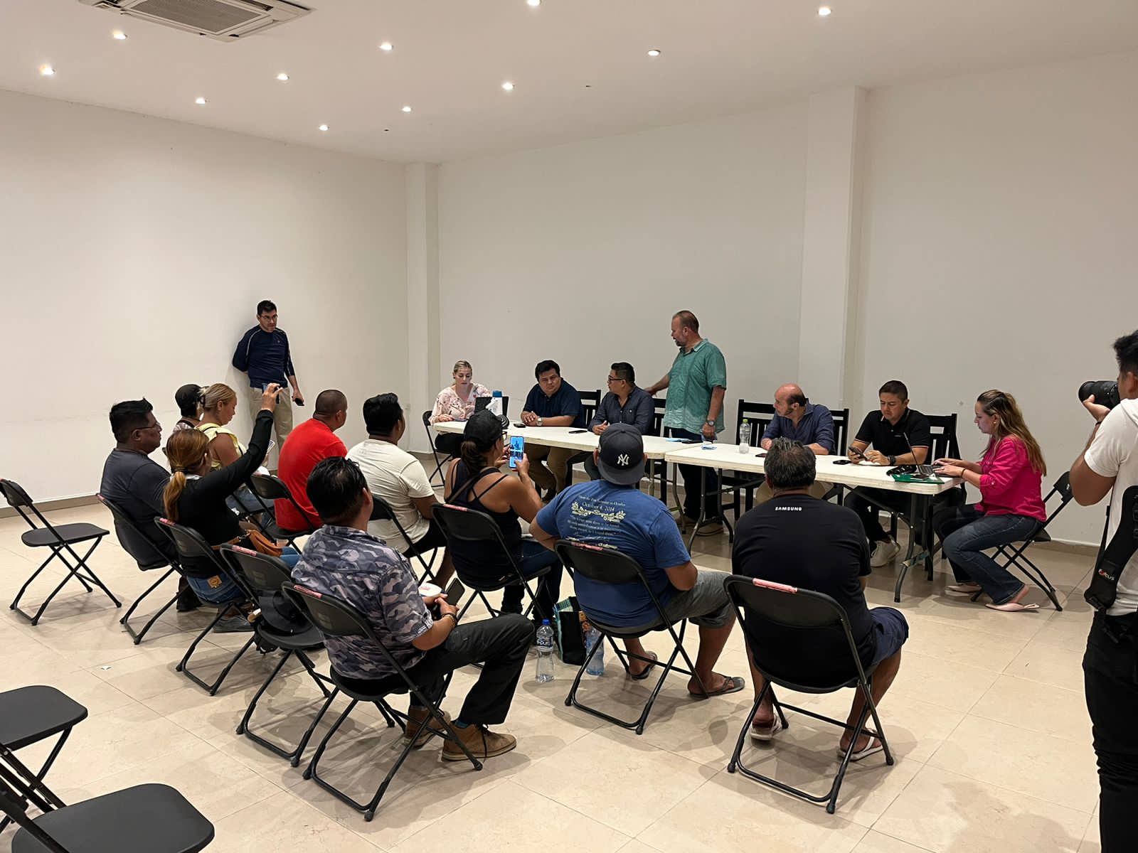 Atiende Gobierno de Puerto Morelos a personas que exigen predios para vivienda