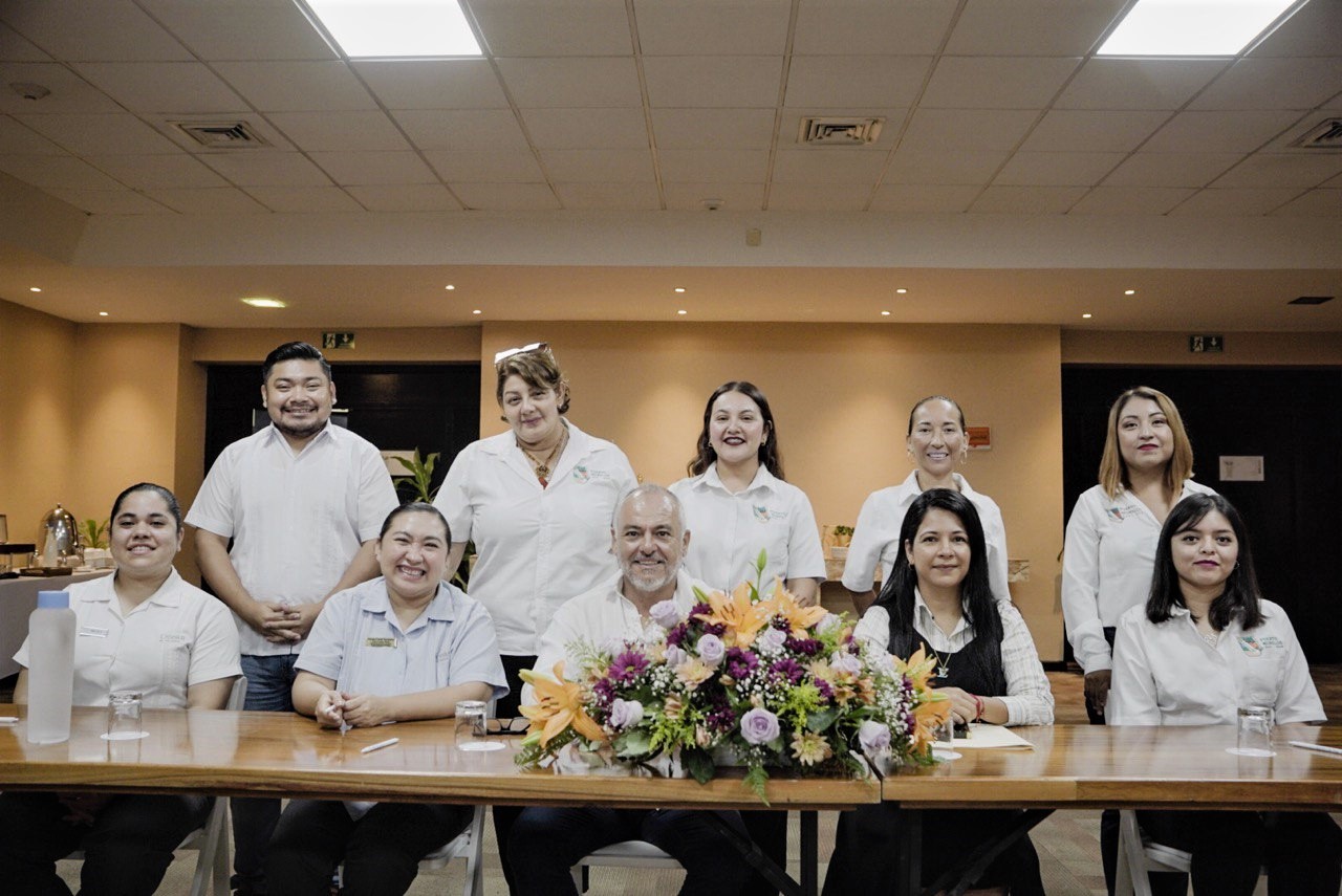 Firma Instituto de la Mujer de Puerto Morelos convenio de colaboración con el Hotel Ocean Coral y Turquesa