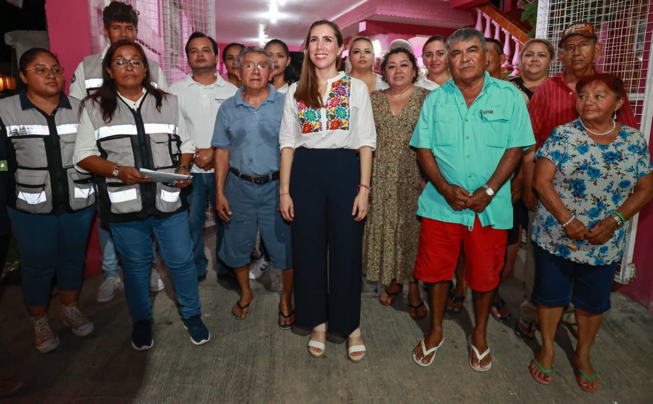 Supervisa Atenea Gómez Ricalde implementación de tecnología LED en luminarias de la colonia Salina Chica