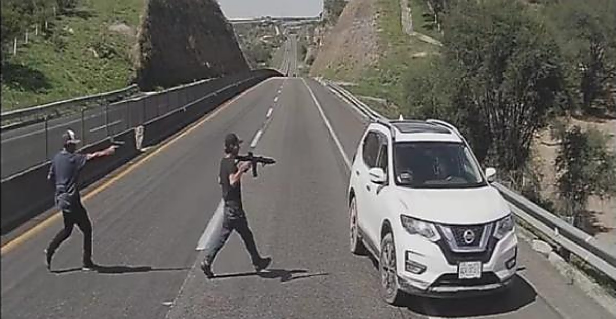Asaltan con armas largas en autopista de Jalisco