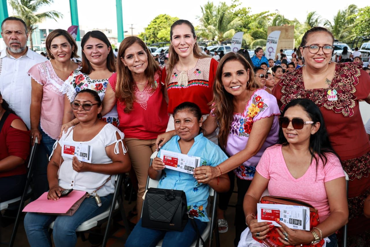 Mara Lezama y Atenea Gómez encabezan entrega de Tarjetas ‘Mujer es Poder’ en Isla Mujeres”