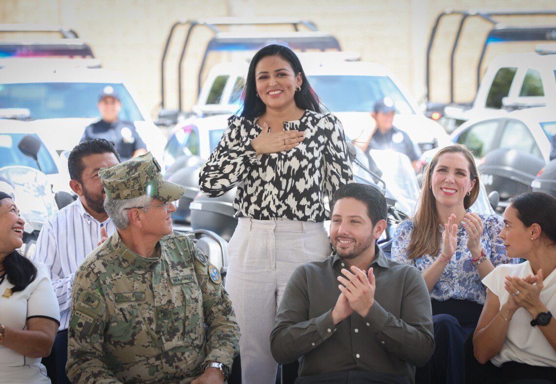 Recibe Blanca Merari de la gobernadora Mara Lezama armamento para reforzar la seguridad en Puerto Morelos