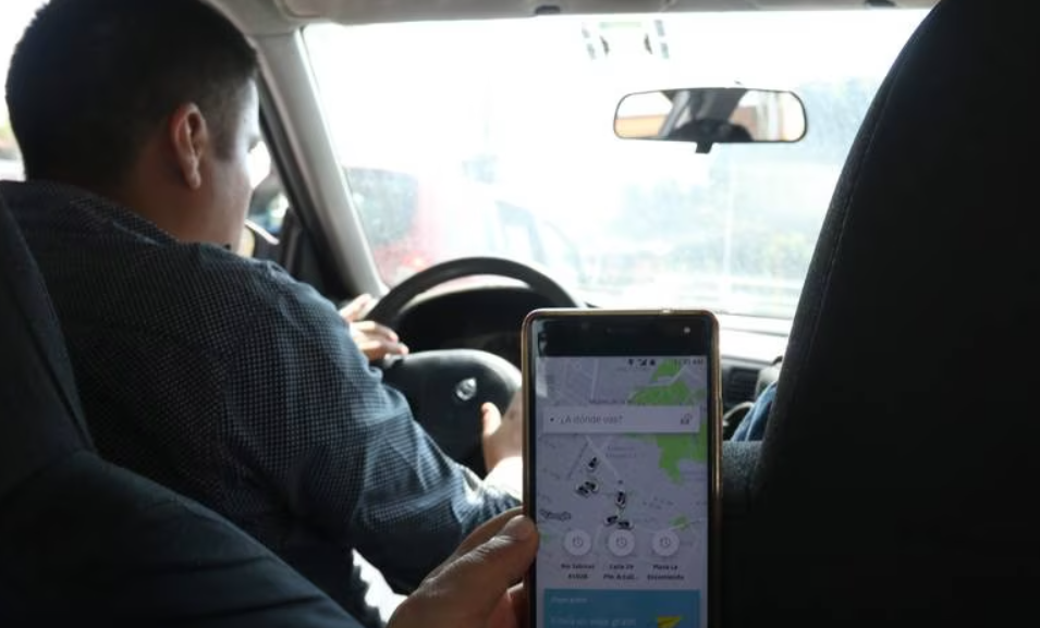 Publican decreto para regular taxis de app y ciclotaxis en CDMX