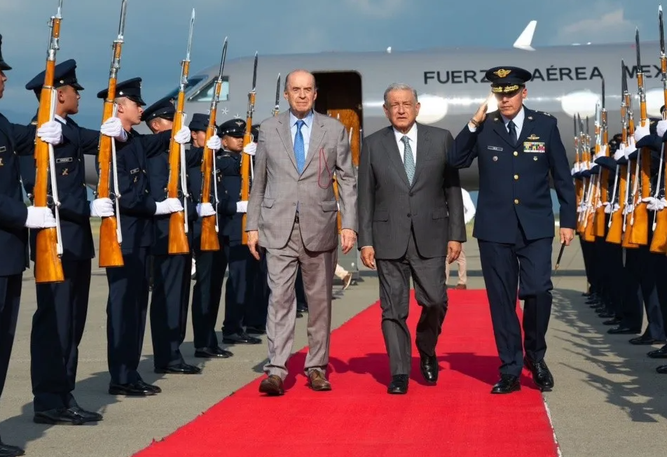 López Obrador llega a Colombia