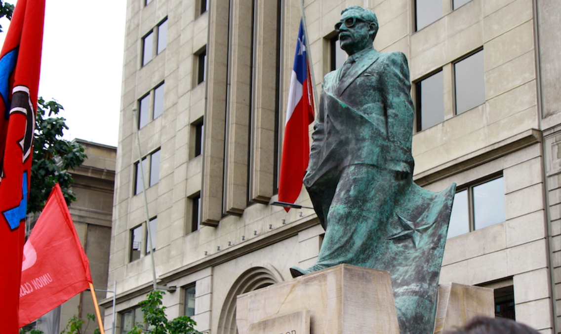 López Obrador asiste al homenaje a Salvador Allende