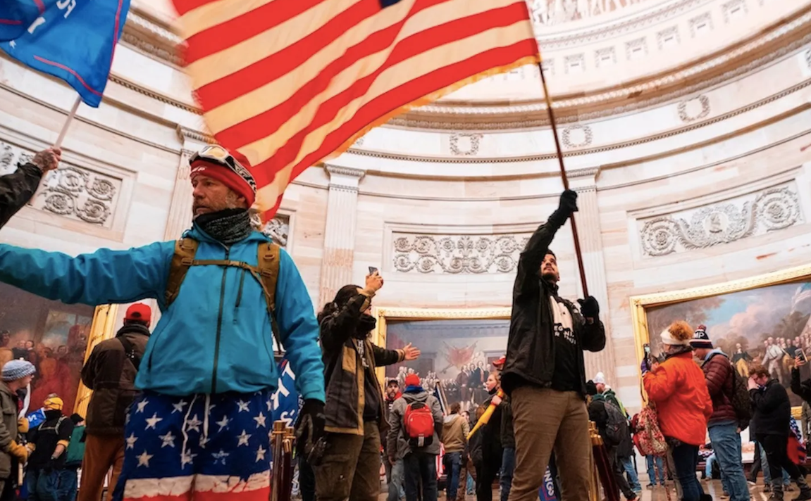 17 años de cárcel a cabecilla de los Proud Boys por asalto al Capitolio