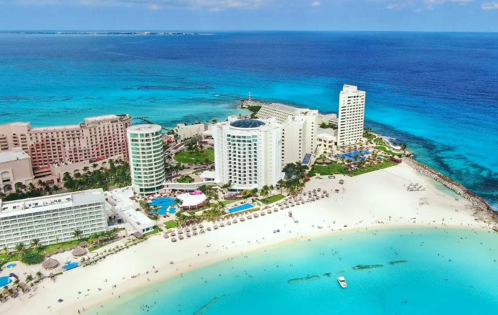 Piden Hoteleros del Caribe mexicano revisar el cobro de impuesto al turismo internacional