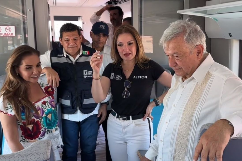 López Obrador se sube por primera vez al Tren Maya