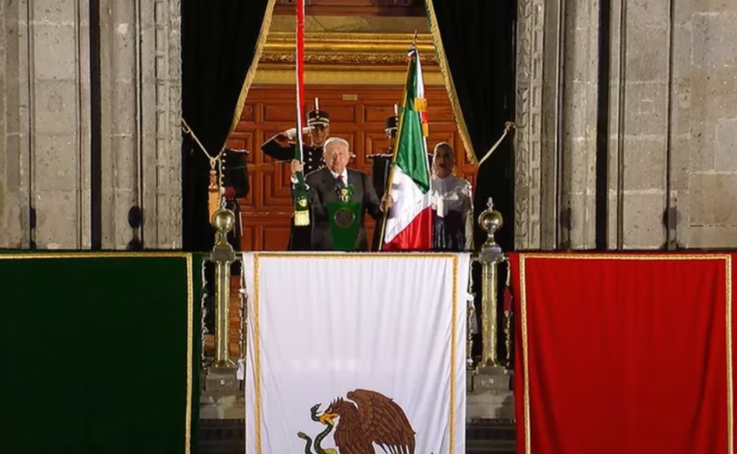 AMLO realizó el Grito de Independencia en el Balcón de Palacio Nacional