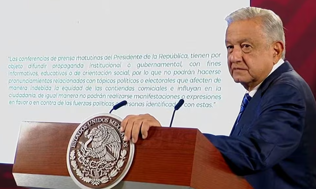 López Obrador anuncia que acatará orden del INE sobre cortinillas en mañanera