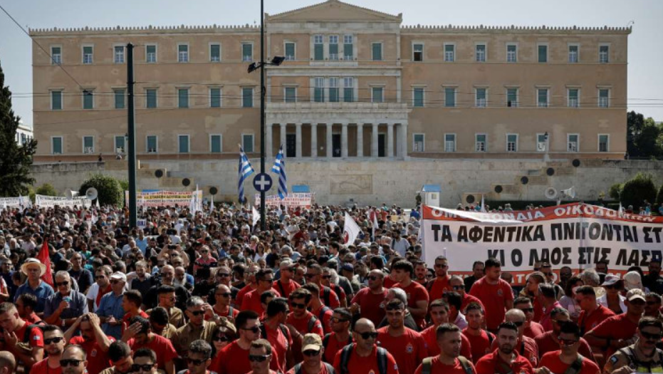 Grecia aprueba ampliar la jornada laboral hasta 13 horas diarias