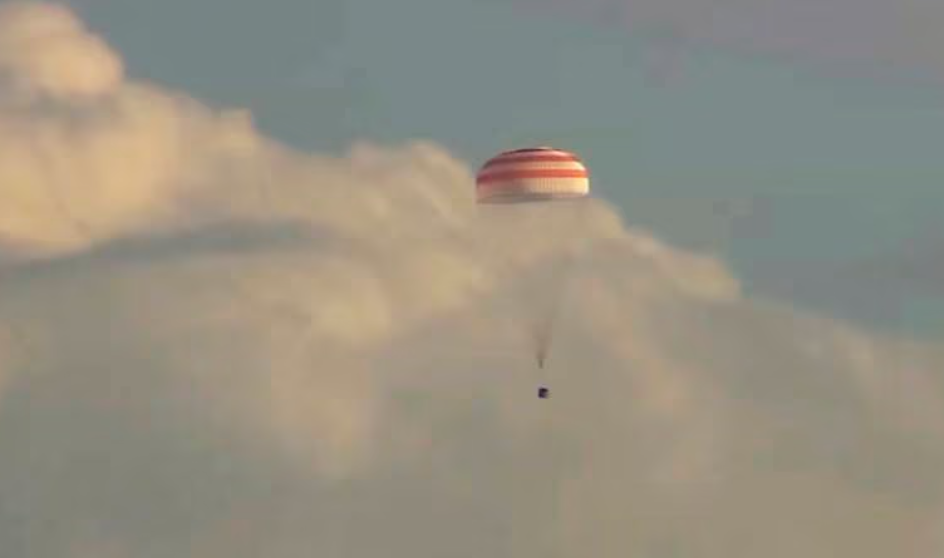 Astronautas regresan a la Tierra tras estar un año en el espacio