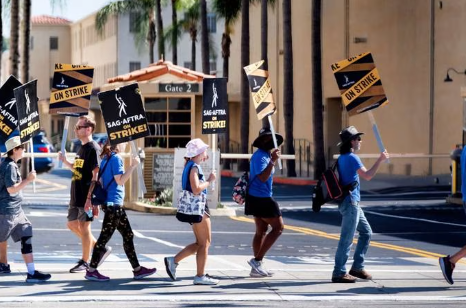 Huelga de guionistas de Hollywood llega a su fin