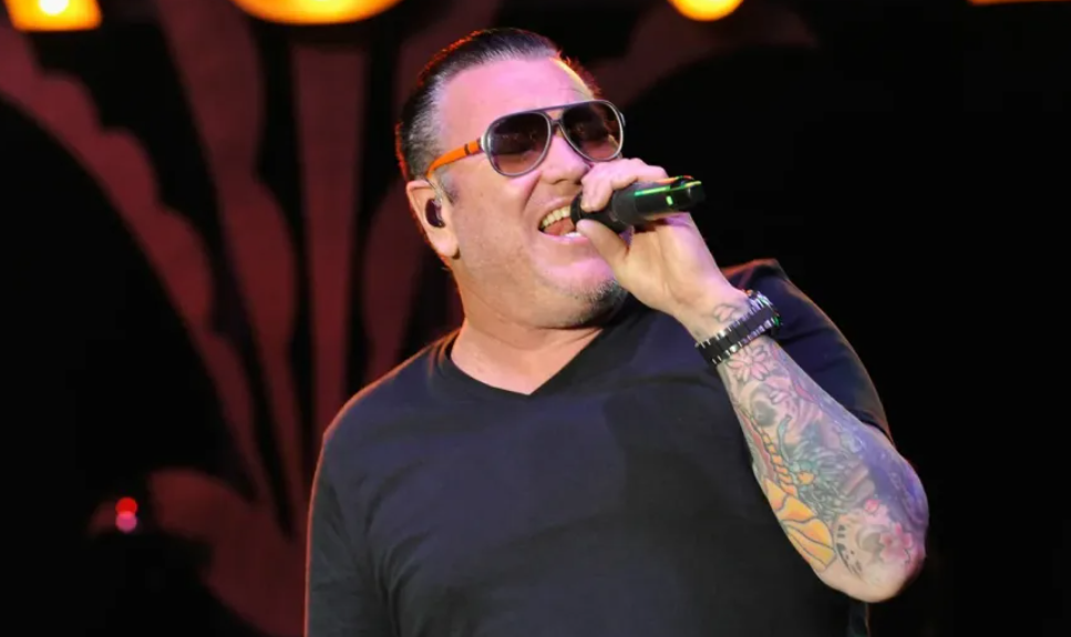 Steve Harwell, vocalista fundador de Smash Mouth, fallece a los 56 años