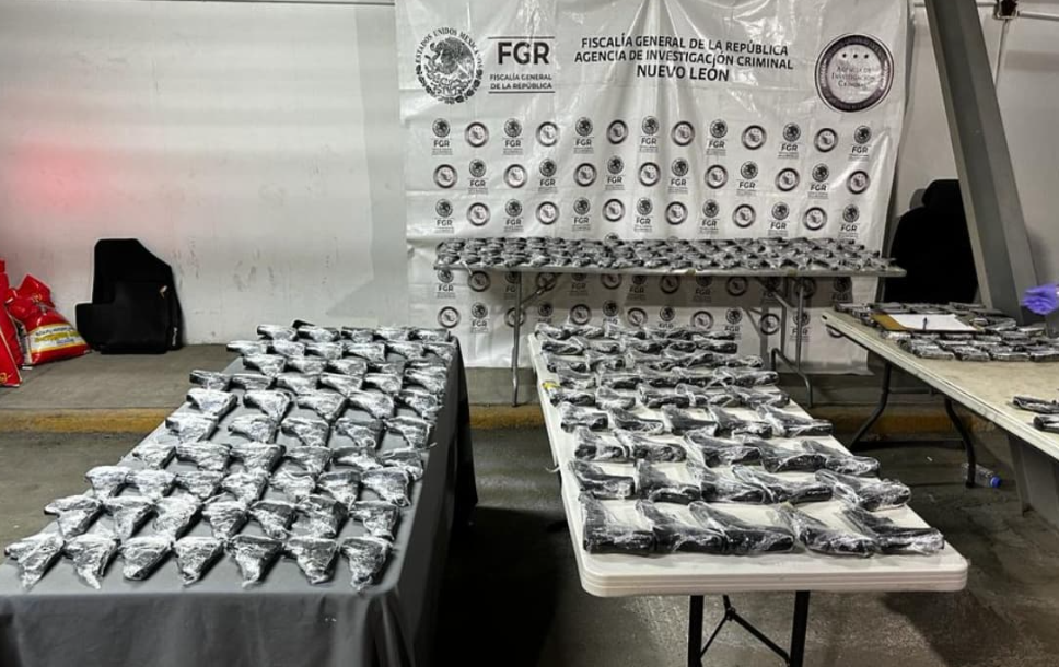 Detienen a hombre con 213 pistolas en Nuevo León