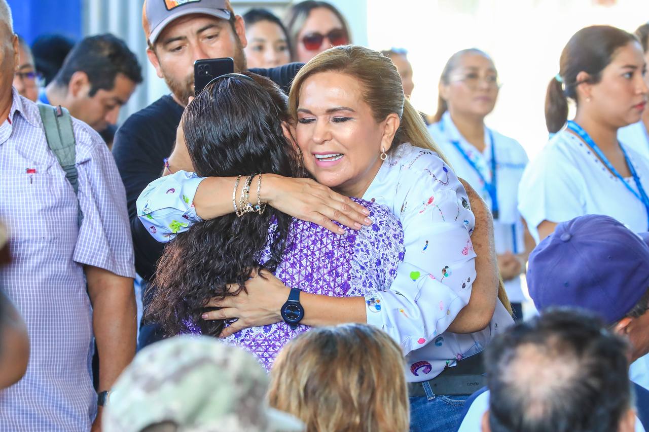 Lili Campos inaugura instalaciones de salud y entrega cartillas de salud municipal