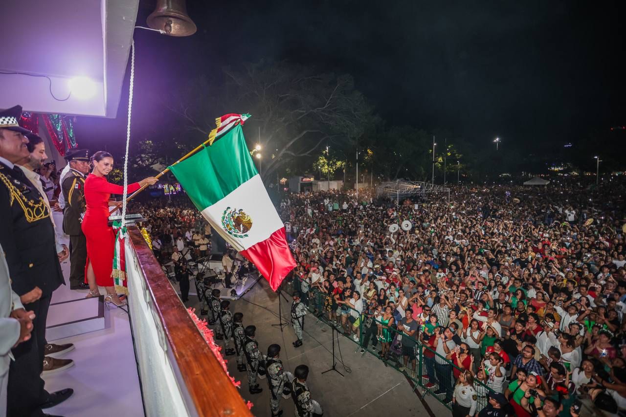 ¡Què viva la transformación!, ofrece Ana Paty Peralta espectacular grito de independencia a cancunenses