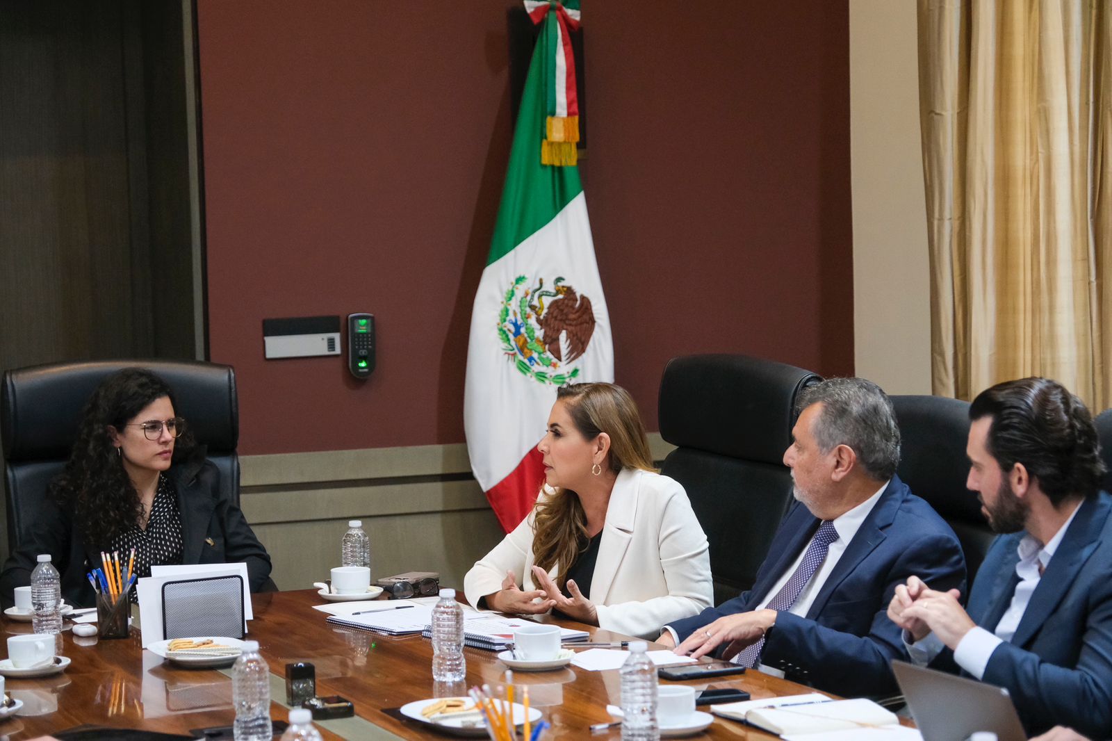 Evalúa Mara Lezama con Gobernación activos y condiciones del equipo y servicio de Fonatur en Quintana Roo