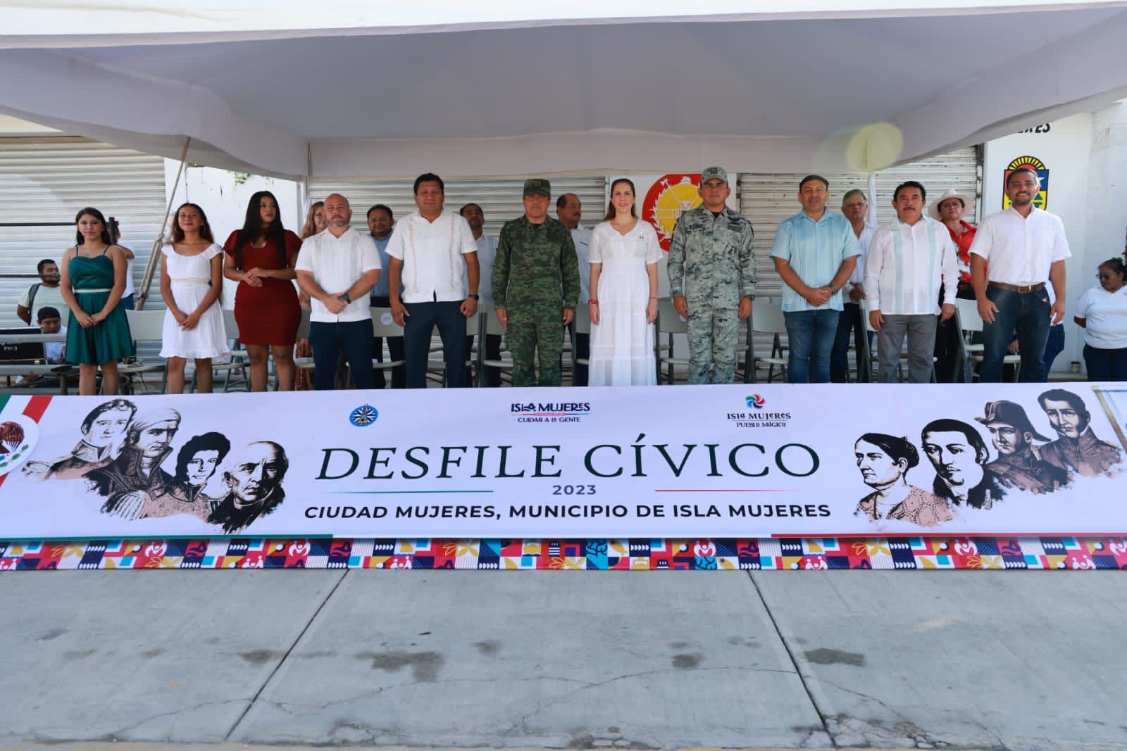 Atenea Gómez encabeza en Ciudad Mujeres el desfile cívico-militar en conmemoración de la Independencia de México