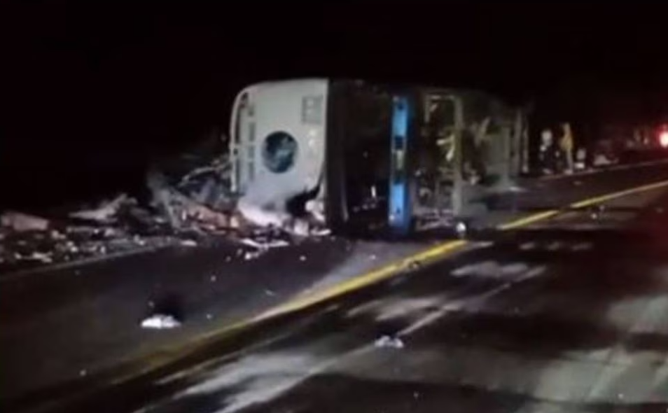 Accidente deja 18 migrantes muertos en Oaxaca