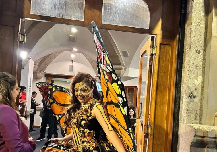 Desfile de catrinas por calles del Centro Histórico en CDMX