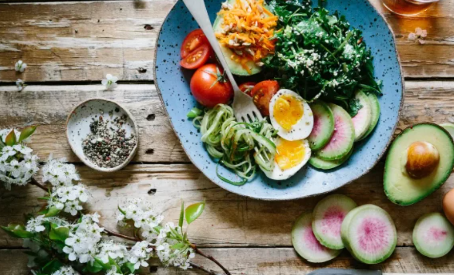 Una dieta saludable en la mediana edad previene el deterioro cognitivo en la vejez