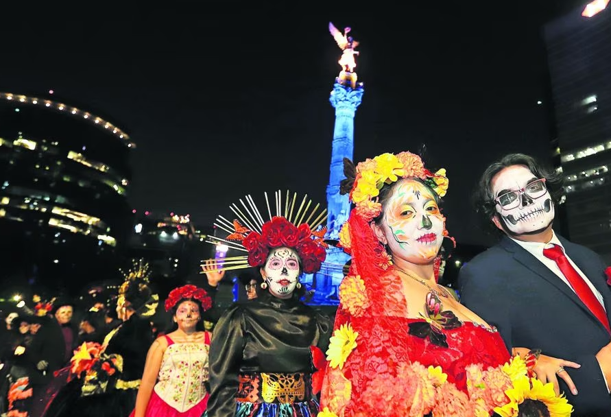 Procesión de Catrinas en las calles de la CDMX