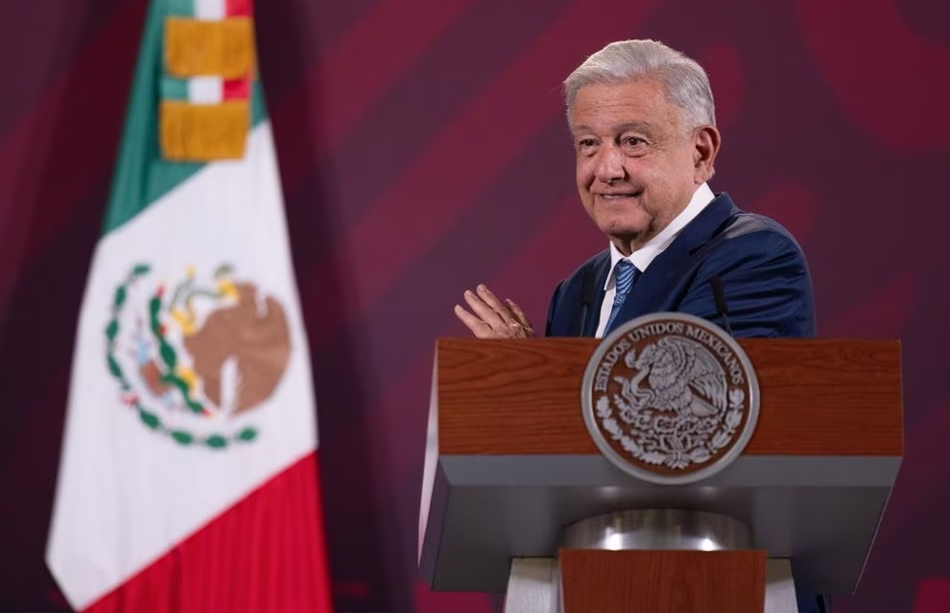 Suspenden a directivo del INE por alterar dichos de López Obrador