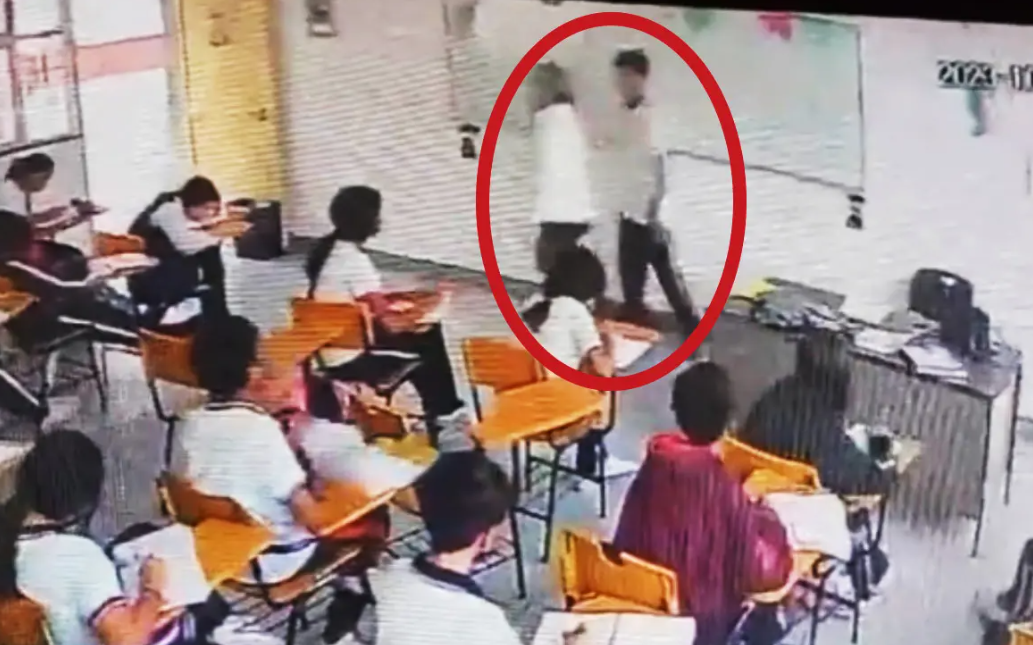 Estudiante apuñala a maestra en Coahuila (Video)