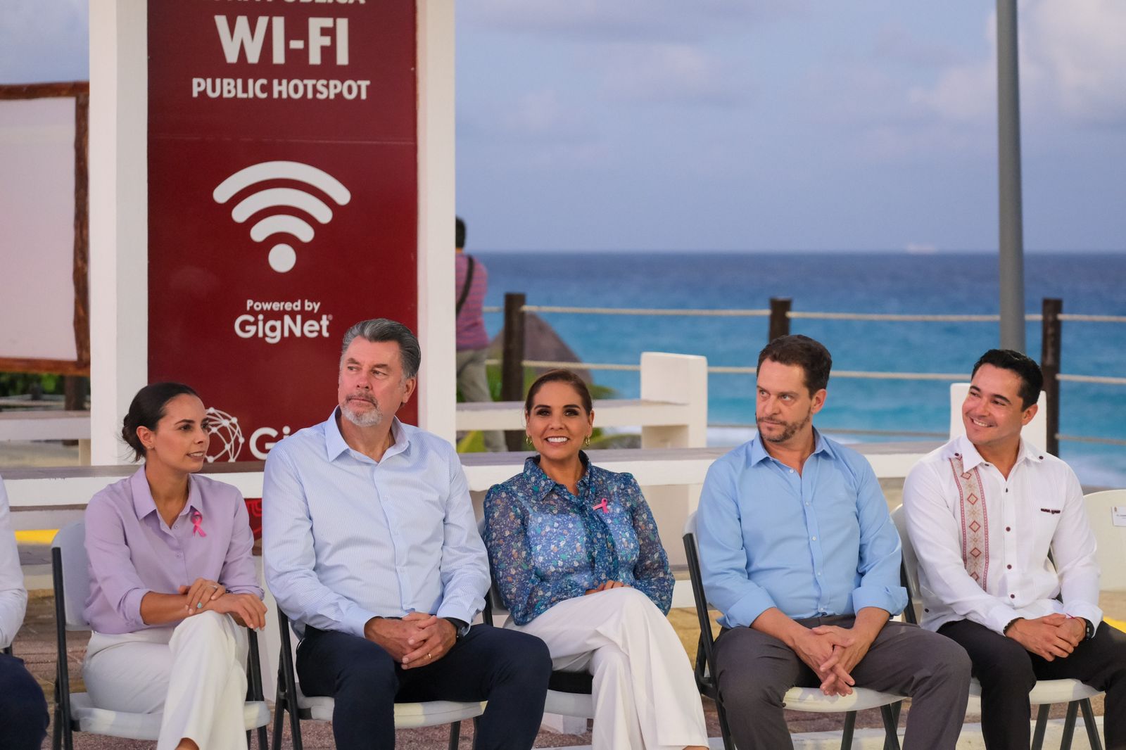 Da inicio Mara Lezama a internet gratuito y público en playas de Cancún