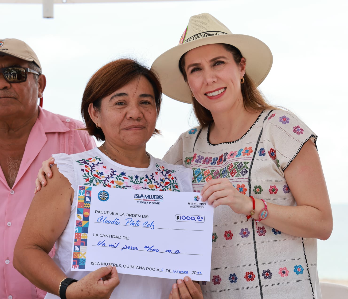 Atenea Gómez Ricalde rinde homenaje a los pescadores en el 24 Aniversario del Día del Pescador en Isla Mujeres