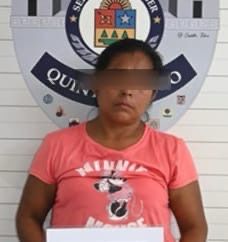 Detienen a mujer que golpeaba a su hijastro con un cable, en la Región 75 de Cancún