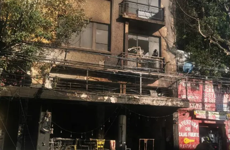 Destruye incendio restaurante de la alcaldía Benito Juárez en CDMX