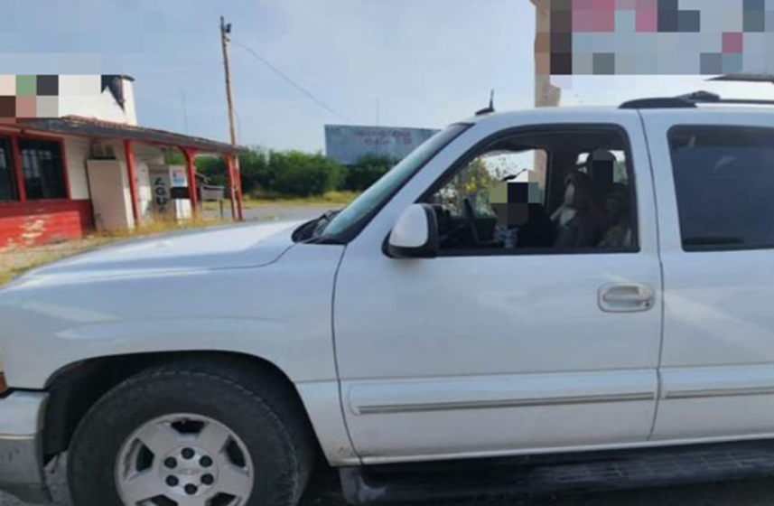 Hallan a 37 migrantes en camionetas en Nuevo León