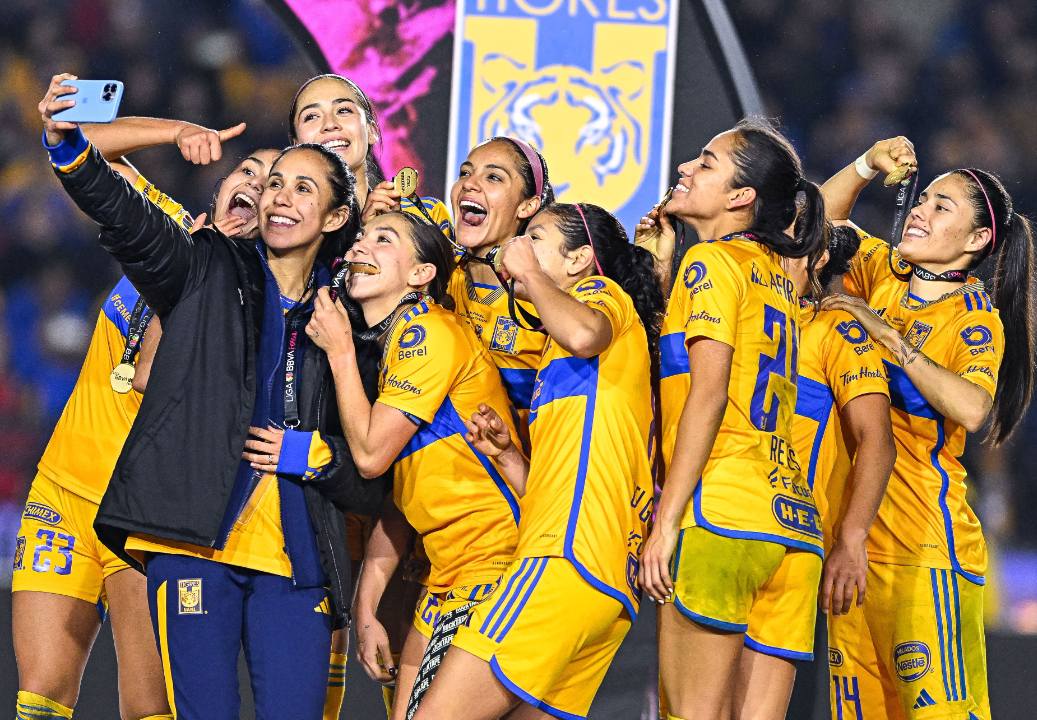 Tigres levanta su sexto título de la Liga MX Femenil
