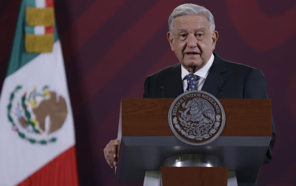 López Obrador sale del Palacio Nacional para dirigirse a Acapulco