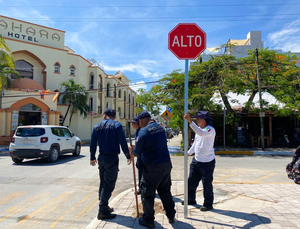 Tránsito Municipal instala señales viales para protección de los ciudadanos