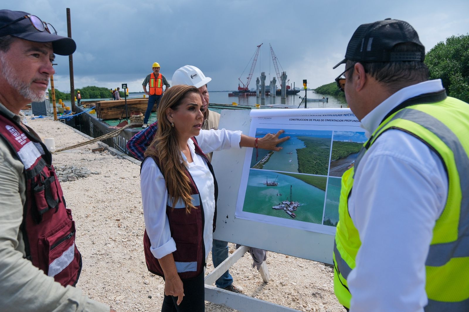 Mara Lezama supervisa avances del puente Nichupté en Cancún, una obra de beneficio social