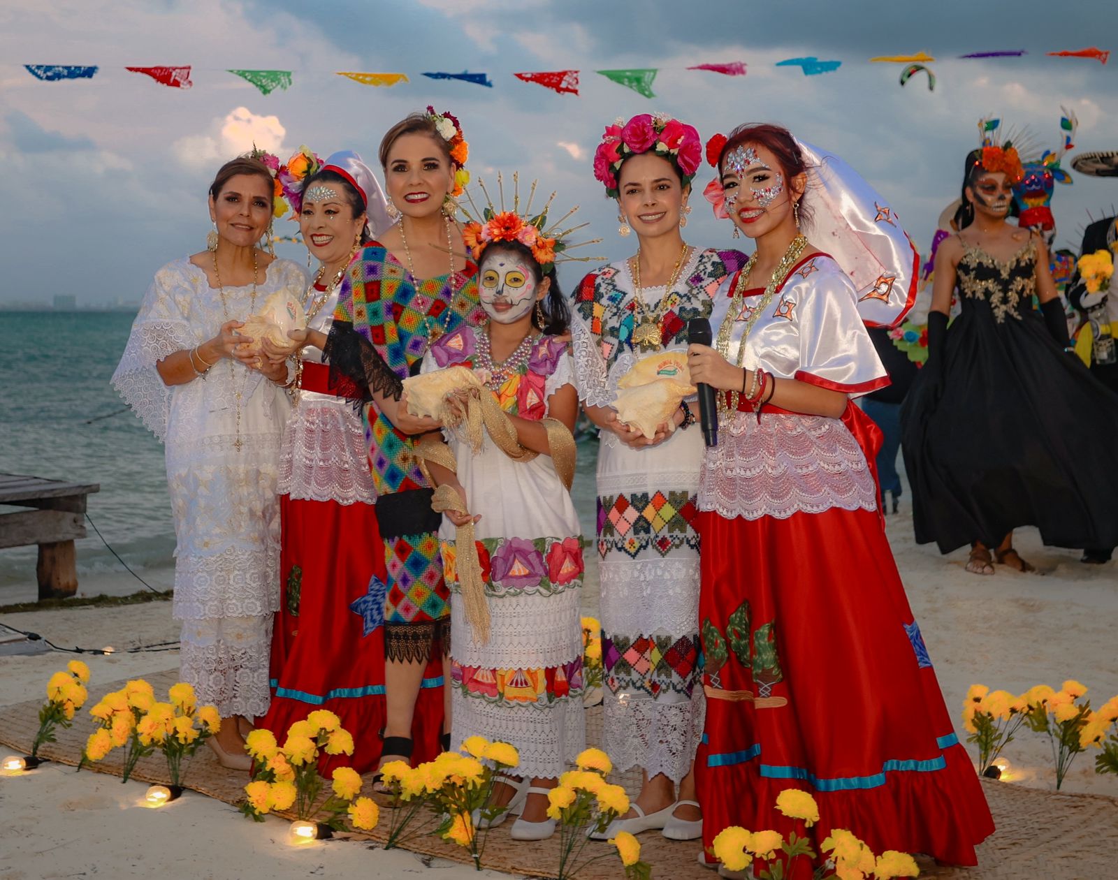 Espectacular “Hanal Pixán”, Ana Paty Peralta regresa la tradición a Puerto Juárez