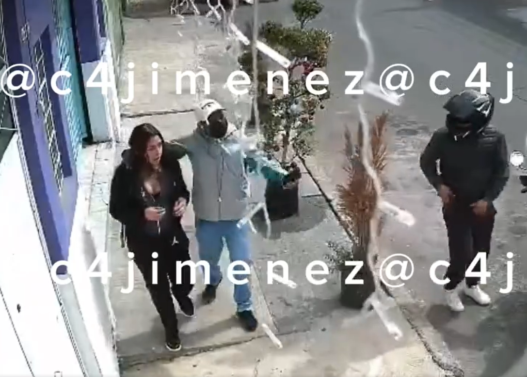 Hombre abandona a su novia durante un asalto en Iztapalapa (VIDEO)