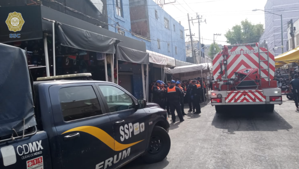 Reportan incendio en una bodega del Centro Histórico en CDMX